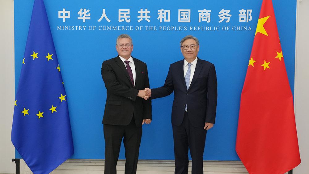Wang Wentao, Chinese Minister of Commerce, right, shakes hands with Maros Sefcovic, European Commissioner for Trade and Economic Security, Interinstitutional Relations and Transparency, left, during a meeting at the Ministry of Commerce of the Peoples Republic of China in Beijing, China, on 9 October 2026.