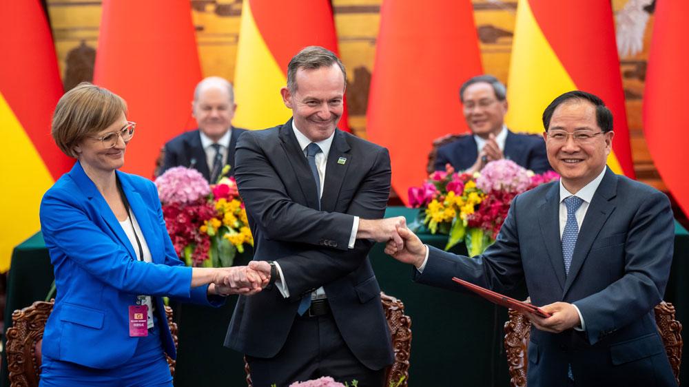Bild: Olaf Scholz mit einer Wirtschaftsdelegation und drei Ministern in China, darunter Digitalminister Volker Wissing.